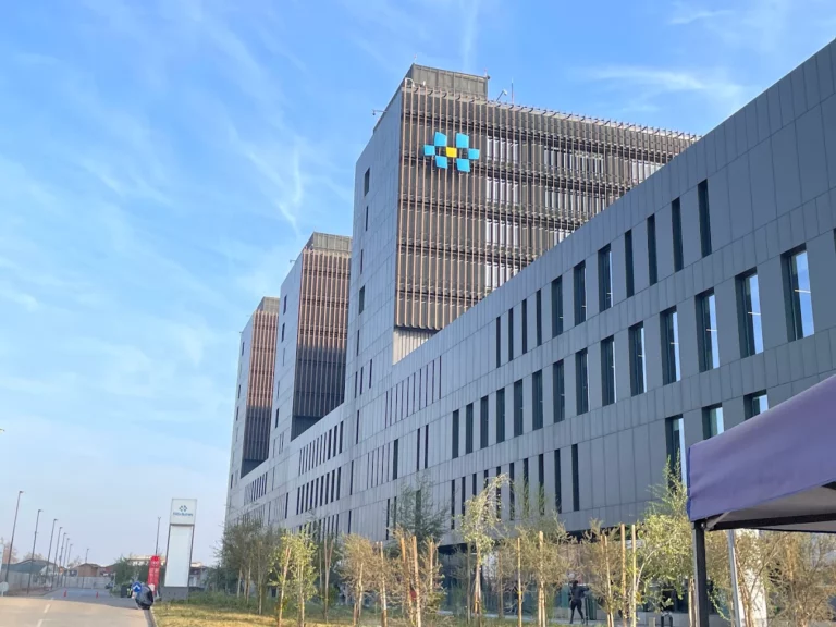 Familia de cerro navia denuncia posible negligencia en Hospital Félix Bulnes por muerte de Patricia y su hija Emma.